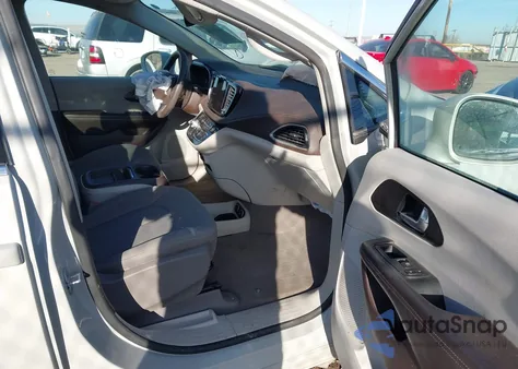 2021 Chrysler Pacifica Touring z USA, uszkodzony, nr VIN 2C4RC1FG5MR514947